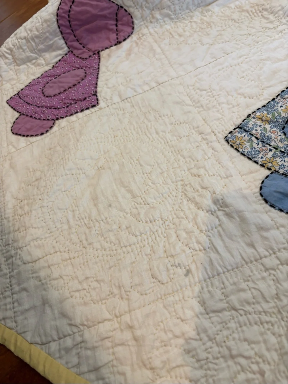 Vintage Sunbonnet Sue Applique Quilt - Multicolor on White